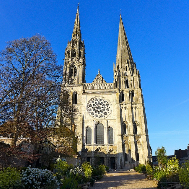 What is true about Gothic Cathedrals ?(Picture 1) A. They do NOT contain sculptures-example-1