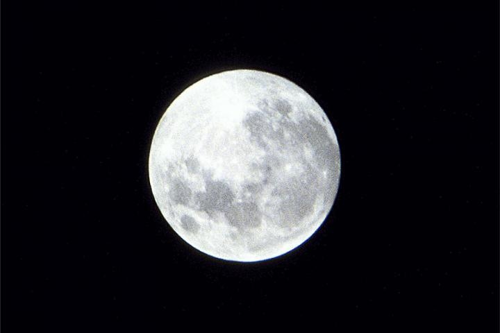 Can someone send me a picture of moon in April ?Thanks a lot !-example-1