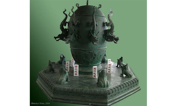 Can you list me some facts about teh 2000 year old earthquake detector invented by-example-1