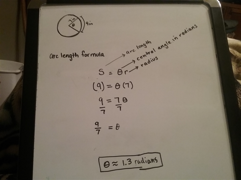 A central angle in a circle with a radius of 7in. intercepts an arc with a length-example-1