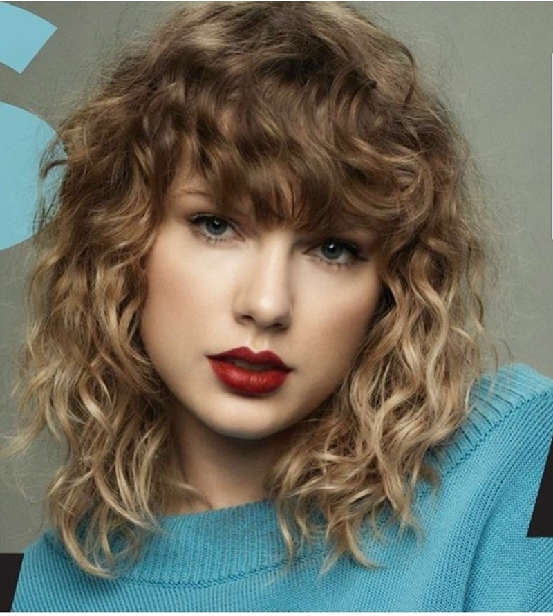 Who is Taylor Swift?-example-1