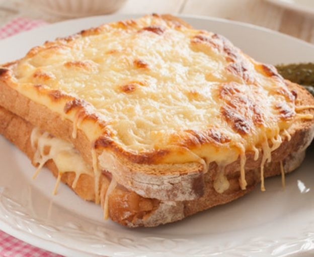 Which sentence best describes a croque-monsieur? A. C’est une soupe française. B. C-example-1