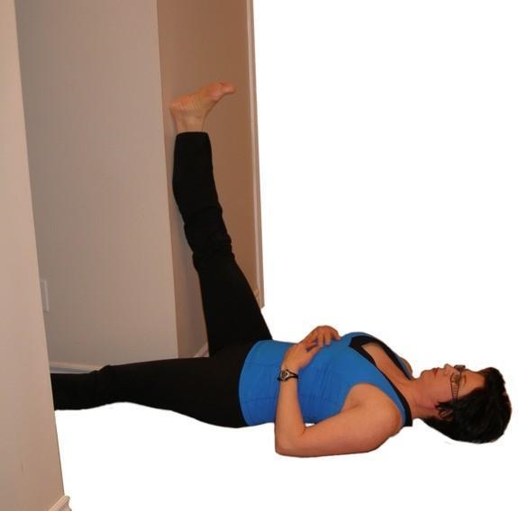 Which of the following static stretches would best prepare your muscles to run a marathon-example-1