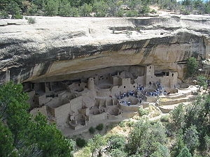 Which culture engaged in trade and built large cliff dwellings?-example-1