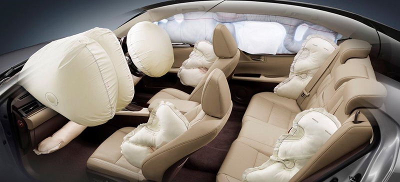 Airbags will deploy no matter from what angle your car is hit.-example-2