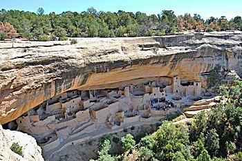 What structures would you except to find at mesa Verde-example-1