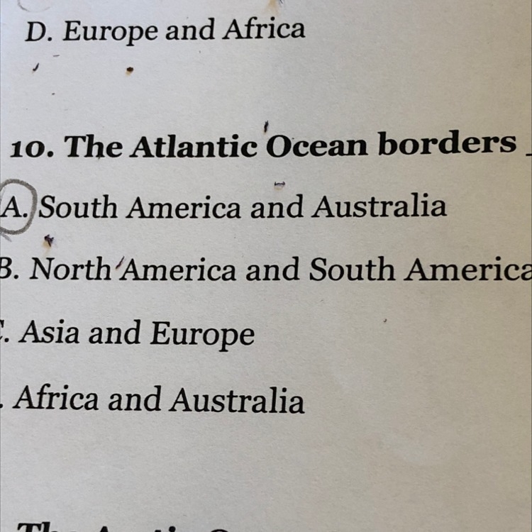 What 2 continents does The Atlantic Ocean Border?-example-1