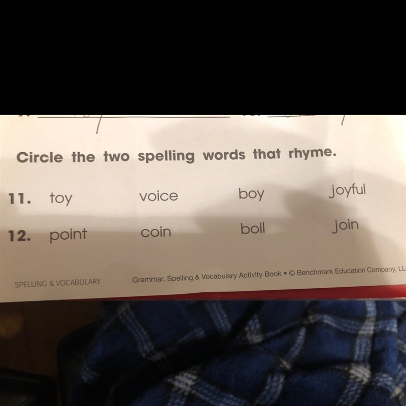 Circle the two spelling words that rhyme?-example-1