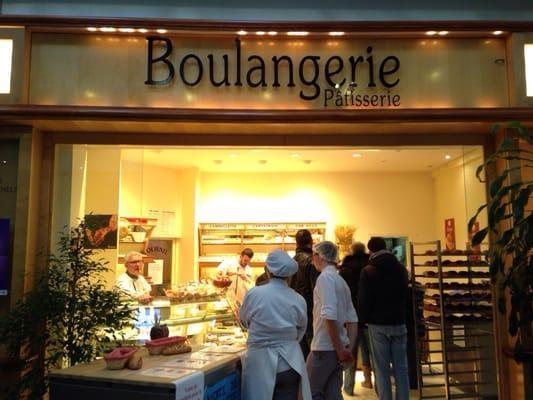 Est-ce qu'lsabelle entre dans la boulangerie pour acheter des baugettes?-example-2