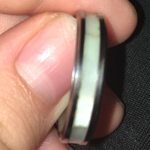 Do you know how much this ring is worth bc I found it at at a park and I think it-example-1