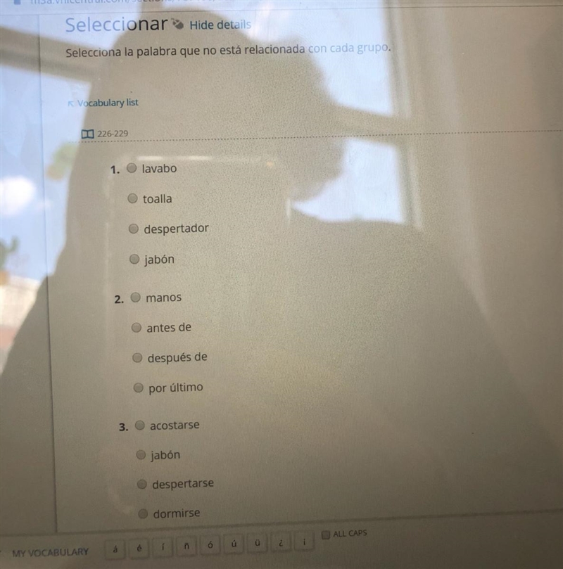 Seleccionar Selecciona la palabra que no está relacionada con cars grupo-example-1