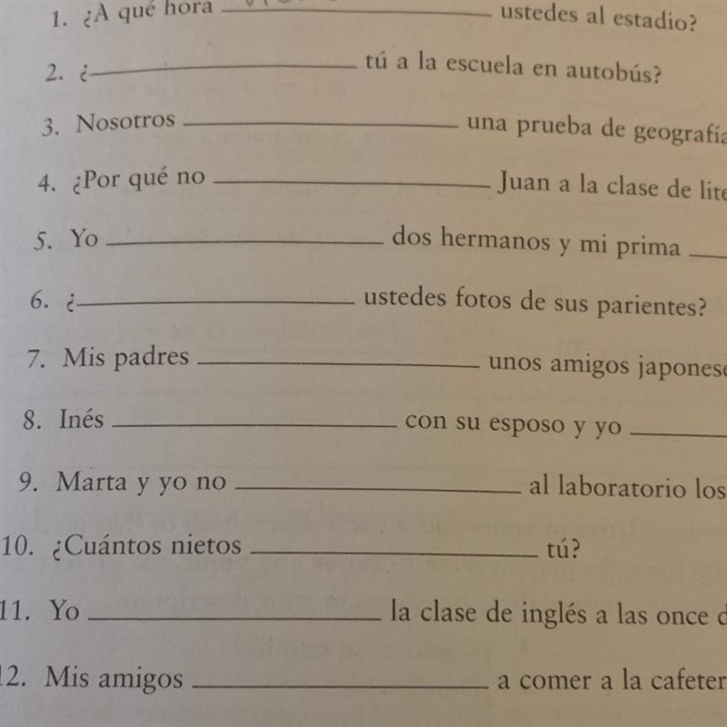 ¿ ___ tú a la escuela en autobús-example-1