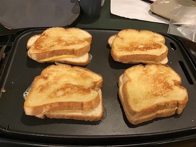 How do you make grilled cheese?? I already know! Just want to know if you do!!-example-1