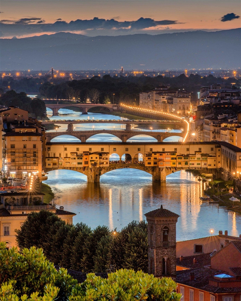 Why was Florence such an ideal city for artistic expression? ​-example-1