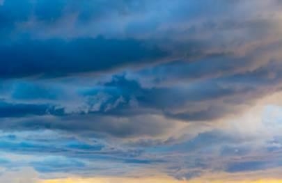 Which type of cloud is shown in the image? cirrus cumulus stratus fog-example-1