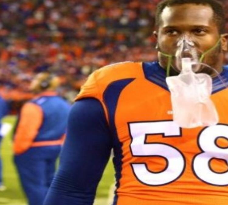 WHY is this football player wearing an oxygen mask? what is the importance of oxygen-example-1