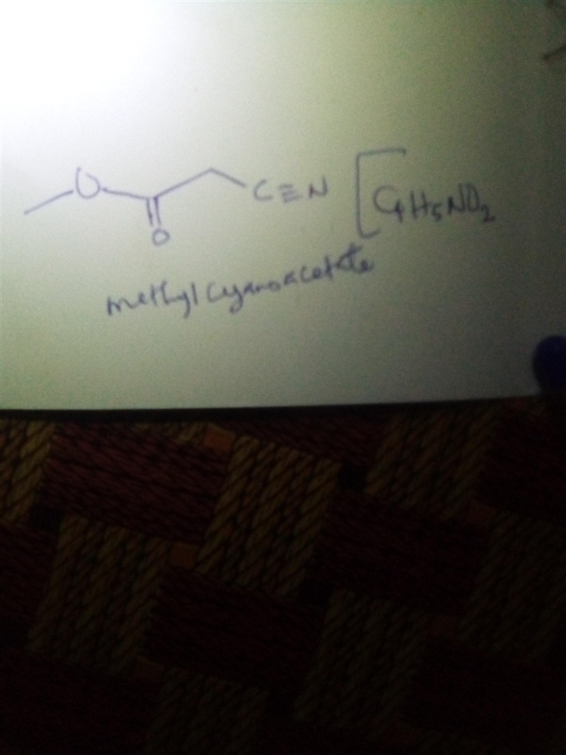 Treatment of butanedioic (succinic) anhydride with ammonia at elevated temperature-example-1