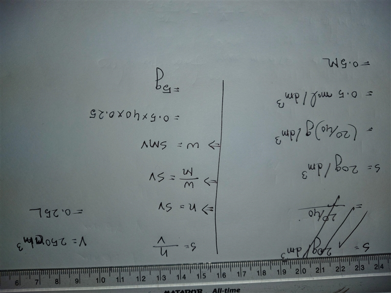 A solution of NaOH had a concentration of 20 g/dm3 What mass of NaOH would there be-example-1