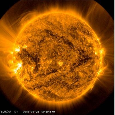 Please help!!! Which layer of the sun is shown extending into space in the picture-example-1