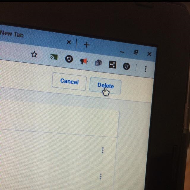 Hey does anybody know how to delete history on a school-issued chrome book, I tried-example-1