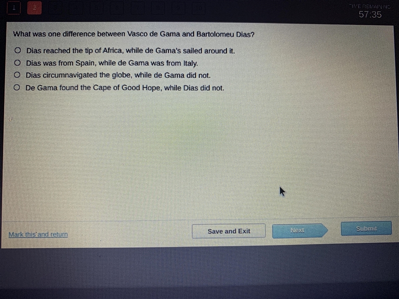 What was one difference between vasco de gama and bartoloemu dias?-example-1