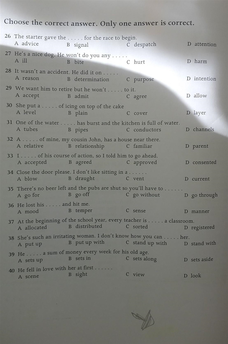 Can anyone help me with these multiple choice questions? thanks. 40 points​-example-1