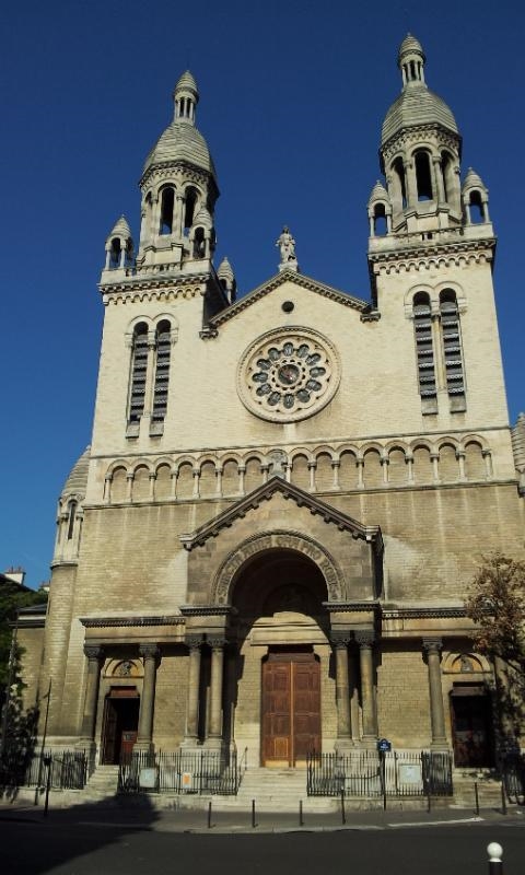 PLZ HELP ASAP La Basilique de Saint anne se trouve a paris. true or false?-example-1