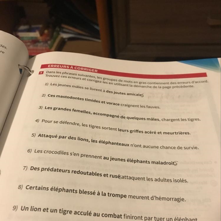 ERREURS À CORRIGER Dans les phrases suivantes, les groupes de mots en gras contiennent-example-1