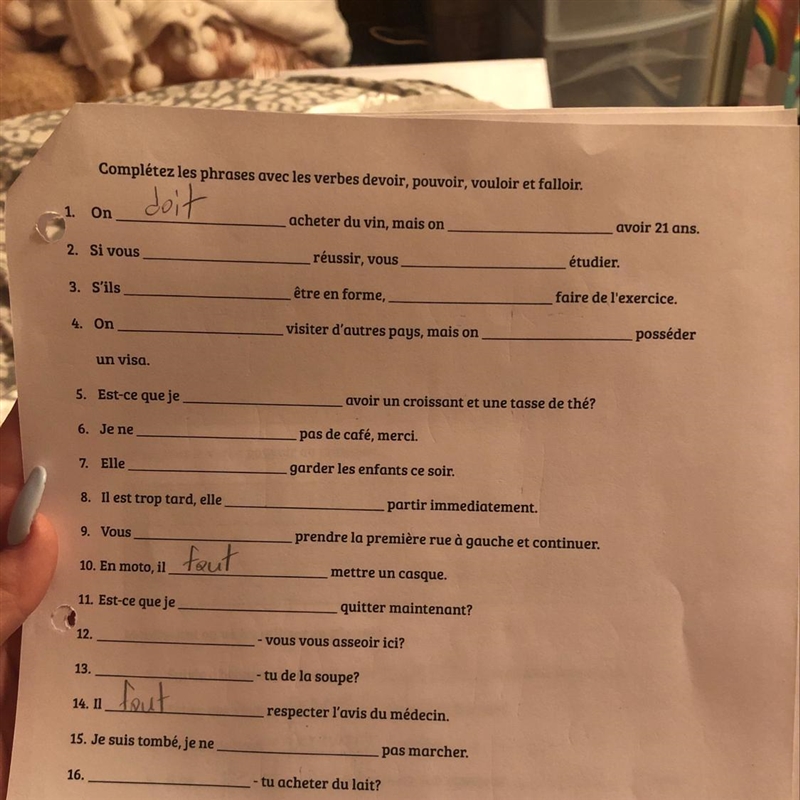 Please someone help I have no clue how to fill in the blanks with those four verbs-example-1