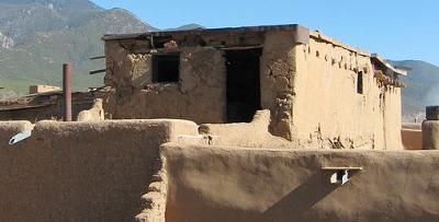 The image depicts a Pueblo dwelling found in the American Southwest. Pueblo construction-example-1