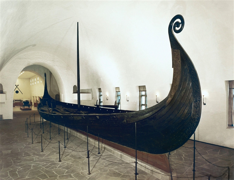 How many oarsman did this Viking ship accommodate? A. 15 B. 30 C. 10 D. 20-example-1