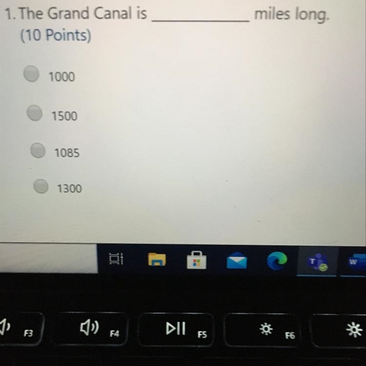 Easy social studies question.The Grand Canal is miles long 1000 1500 1085 1300-example-1