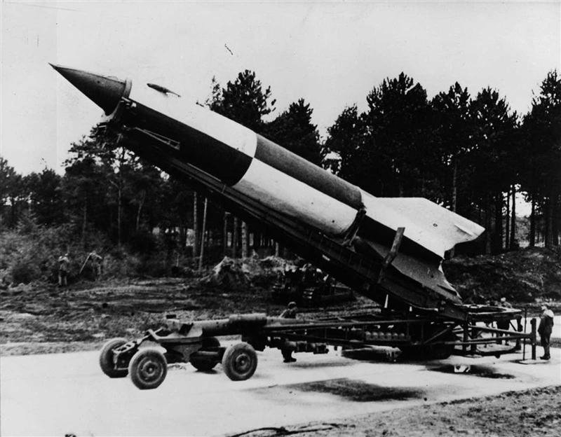 The United States and the Soviet Union used the concept of rocket propulsion in combination-example-1