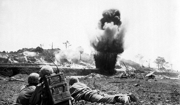 I need photos of battles of world war 2-example-2