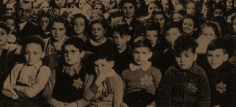 This photograph shows a group of Jewish gathered together displaying the Star of David-example-1