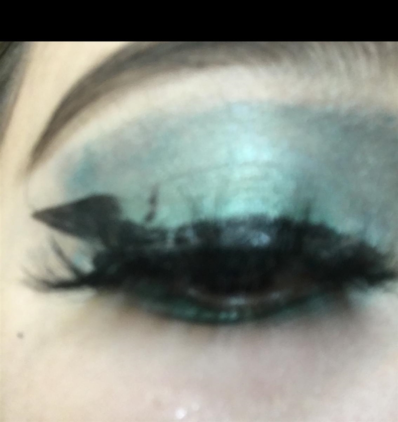 Who’s feeling the makeup look? cause i am!-example-1