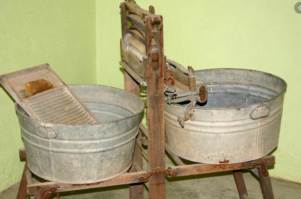 How did people wash their clothes during the 1890s?​-example-1