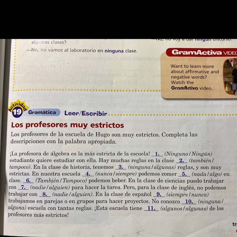 Los profesores muy estrictos Los profesores de la escuela de Hugo son muy estrictos-example-1