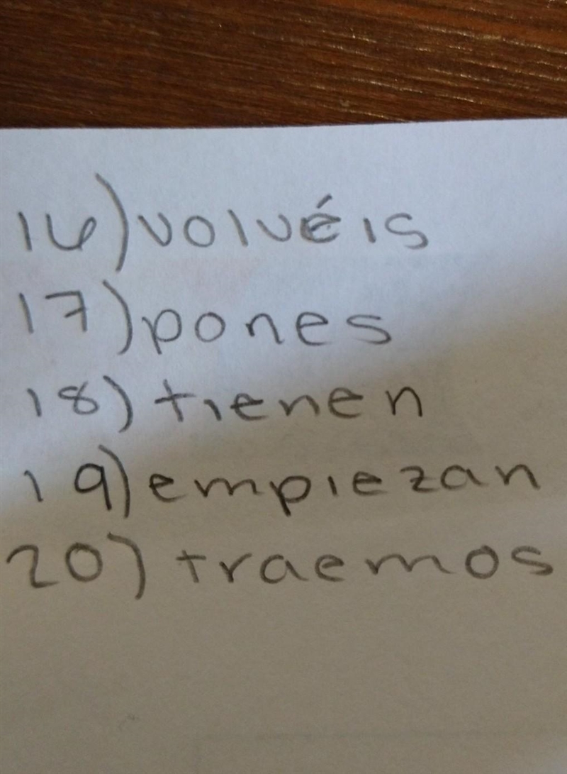 Ponga los siguientes verbos en imperativo negativo: 16. Volver (vosotros)____________ 17. Ponerlo-example-1