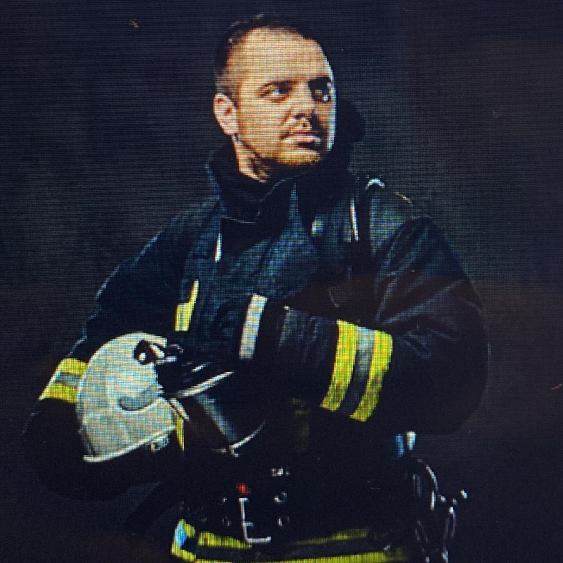 Cuida a las personas, El bombero El vendedor El abogado El recepcionista-example-1