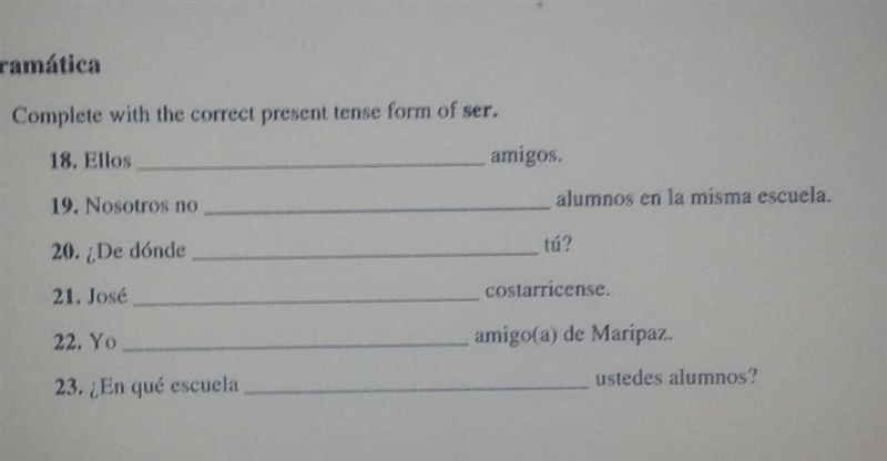 Spanish speaker plss help me i don't speak Spanish​-example-1