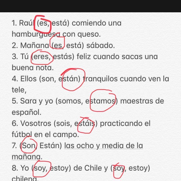 C. Select/ Highlight the correct verb. I 1. Raúl (es, está) comiendo una hamburguesa-example-1