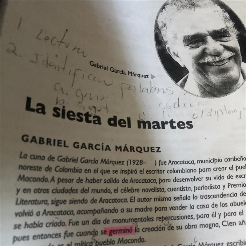 Identificar ¿Qué tienen en común la voz de Carlos Centeno y la de su madre?-example-1