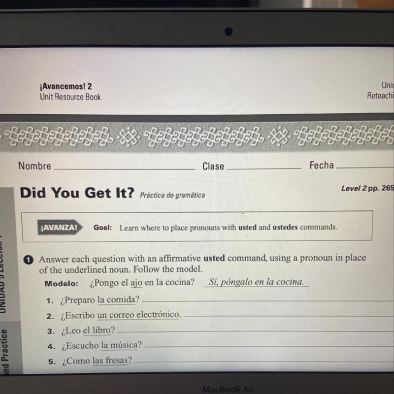 Answer each question with an affirmative usted command, using a pronoun in place of-example-1