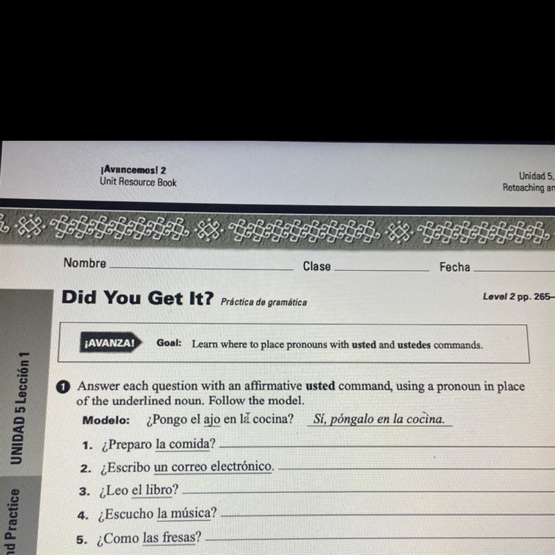 PLZ HELP!! Answer each question with an affirmative usted command, using a pronoun-example-1