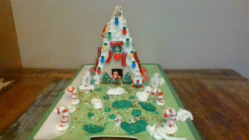 I made a sugar cookie house-example-1