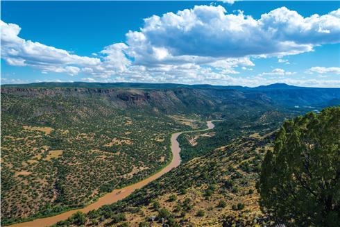 The Rio Grande River separates Mexico from Texas. What most likely created the riverbed-example-1