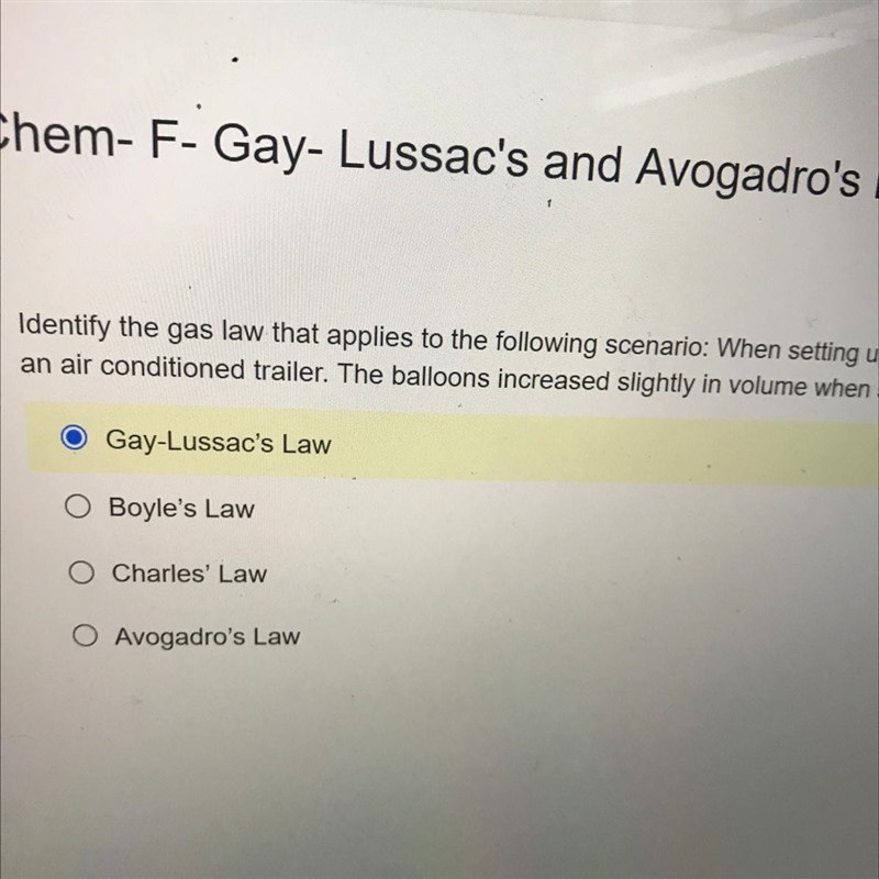 NO LINKS I WILL REPORT IT! Identify the gas law that applies to the following scenario-example-1