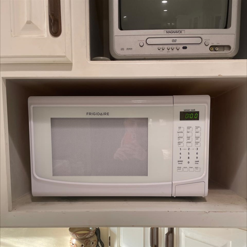 New microwave how do i use it is it mad e by the alins and how do I cook-example-1