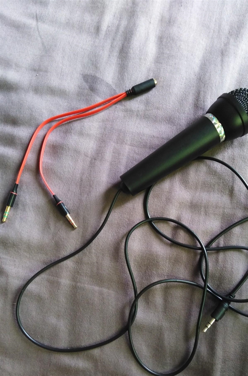 So, I need to use an external mic for my phone, but the problem is that I need a &quot-example-1